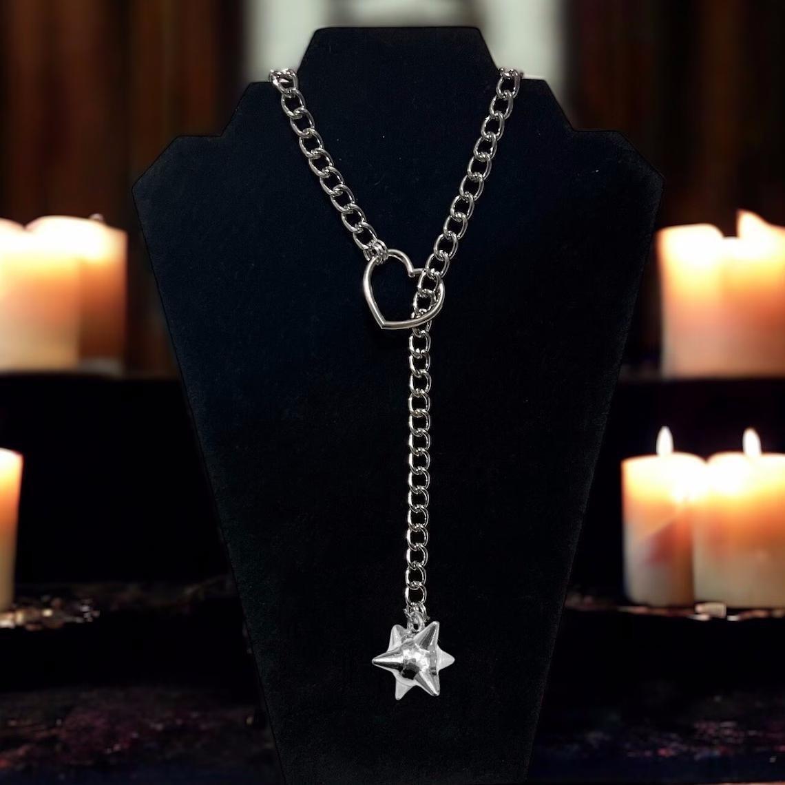 Gotycki Naszyjnik z Czaszką Kr – Men'S Vampire Accessories recenzja i cena